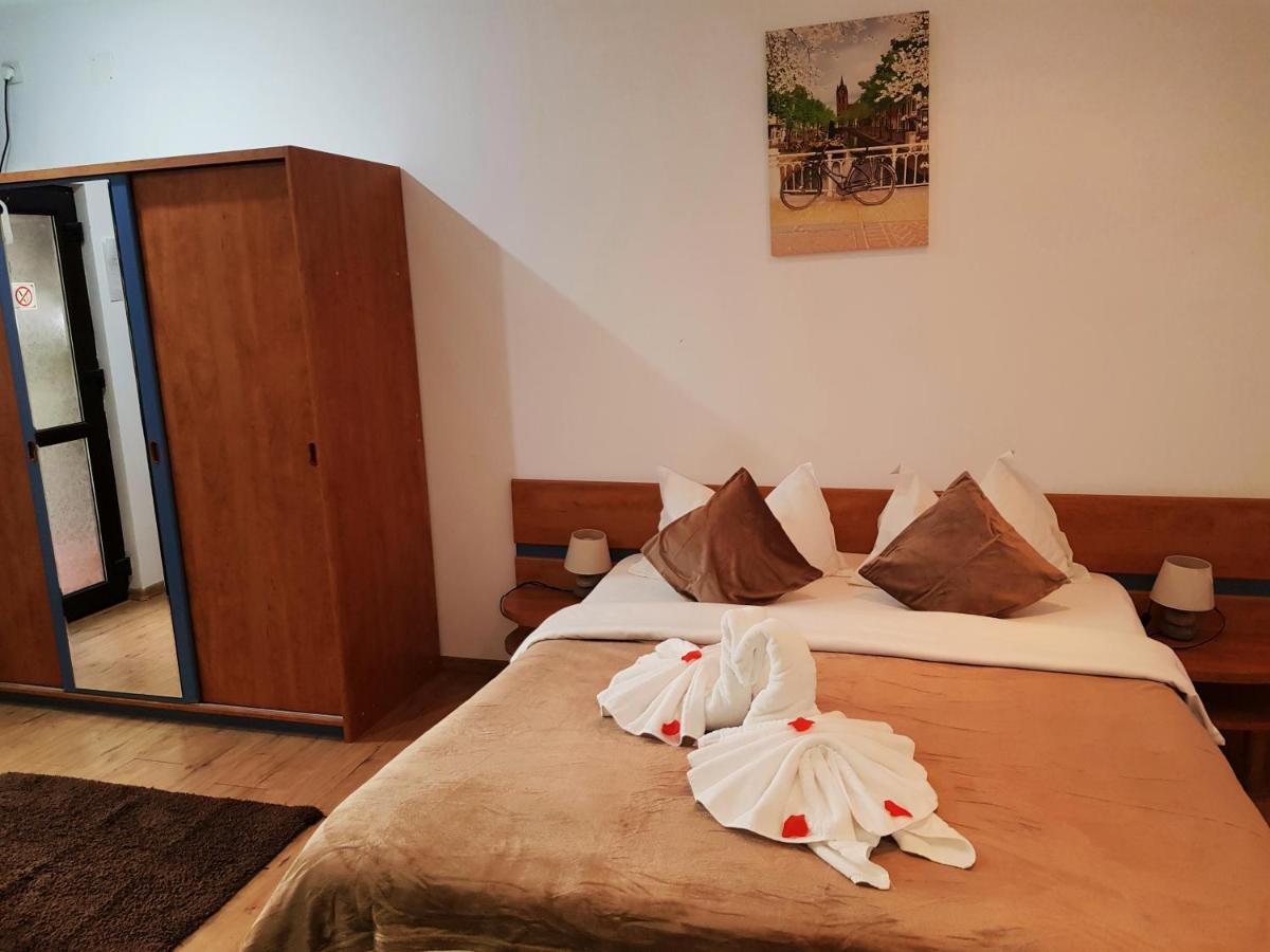 Pensiunea Red Rose Apartments Тимишоара Экстерьер фото
