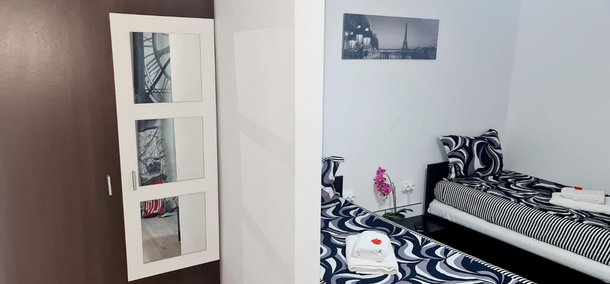 Pensiunea Red Rose Apartments Тимишоара Экстерьер фото