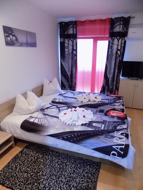 Pensiunea Red Rose Apartments Тимишоара Экстерьер фото