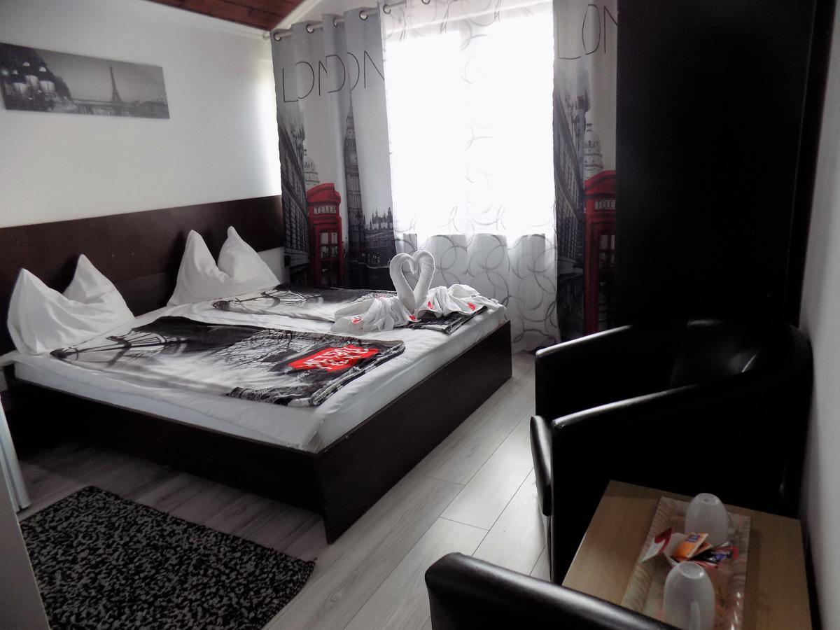 Pensiunea Red Rose Apartments Тимишоара Экстерьер фото